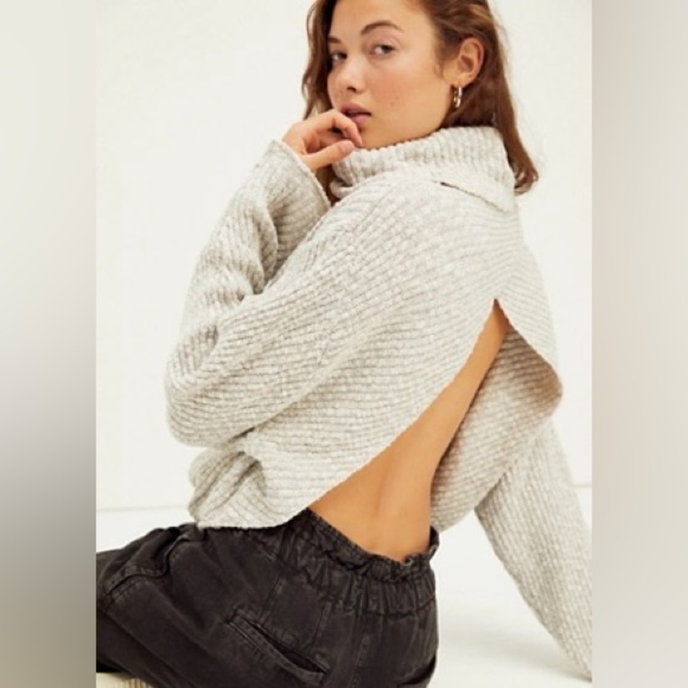 Free People Open Back Monik Sweater in size XS in white/cream/gray